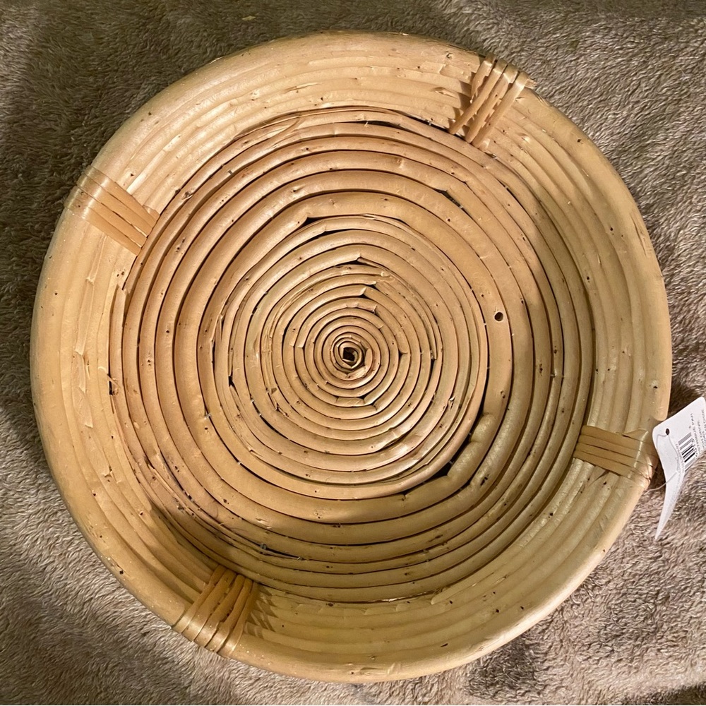 Bamboo decorative tray, aluminum water bottle and aromatic diffuser. - Picture 2 of 4